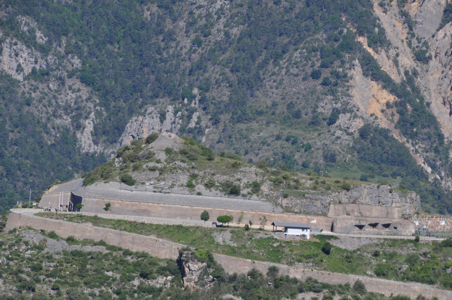 Ligne Maginot - RIMPLAS (RS) - (Ouvrage d'artillerie) - Vue depuis l'Est (prise depuis la piste qui monte de Marie à la Serena)