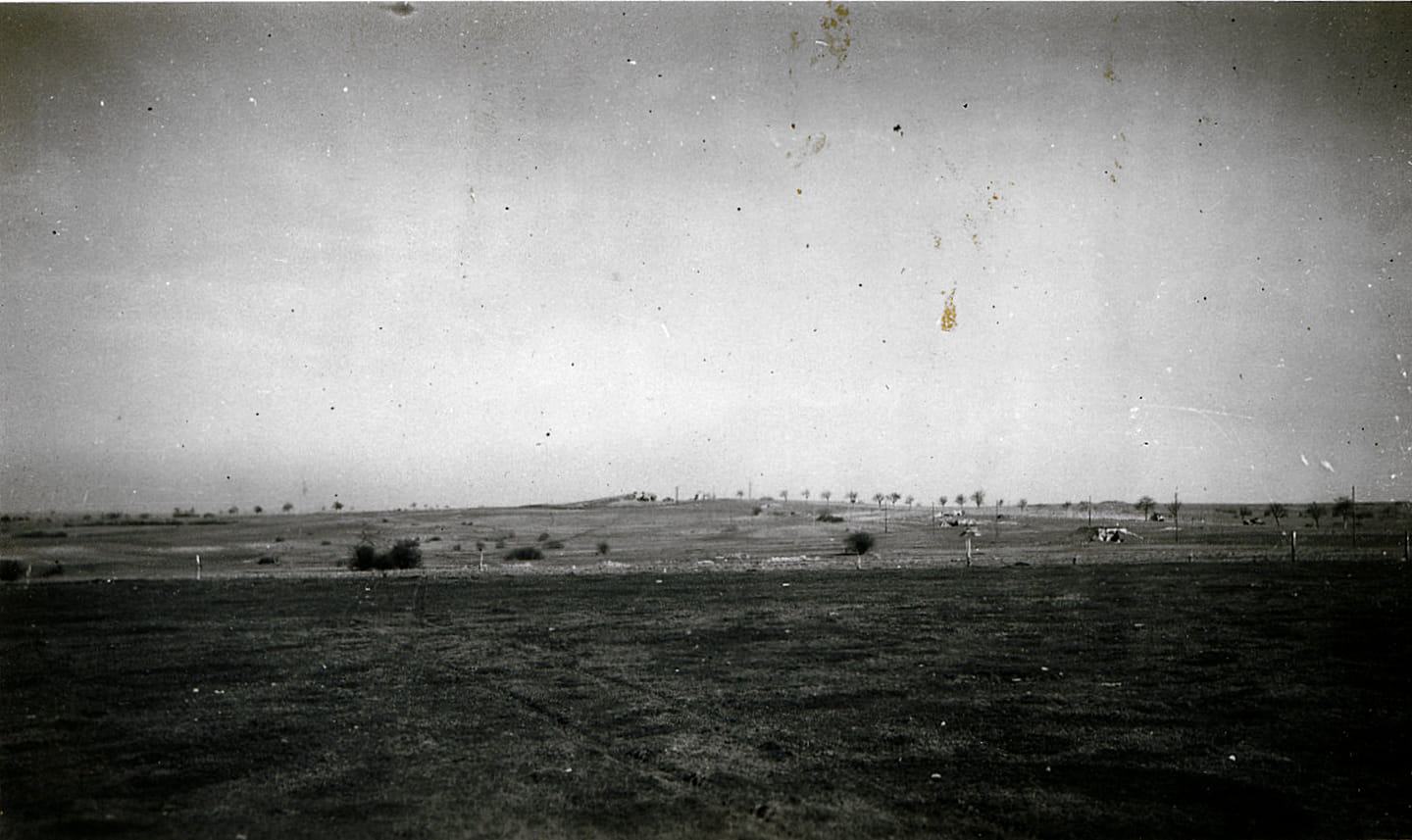 Ligne Maginot - WELSCHHOF - (Ouvrage d'infanterie) - Photo prise depuis l'ouvrage en direction de la casemate de Bining 
Photo US army - Apr 1945