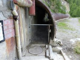 Ligne Maginot - ROCHE LA CROIX (RLC) - (Ouvrage d'artillerie) - Remise en état de l'entrée du tunnel paravalanche et dégagement de la base béton
