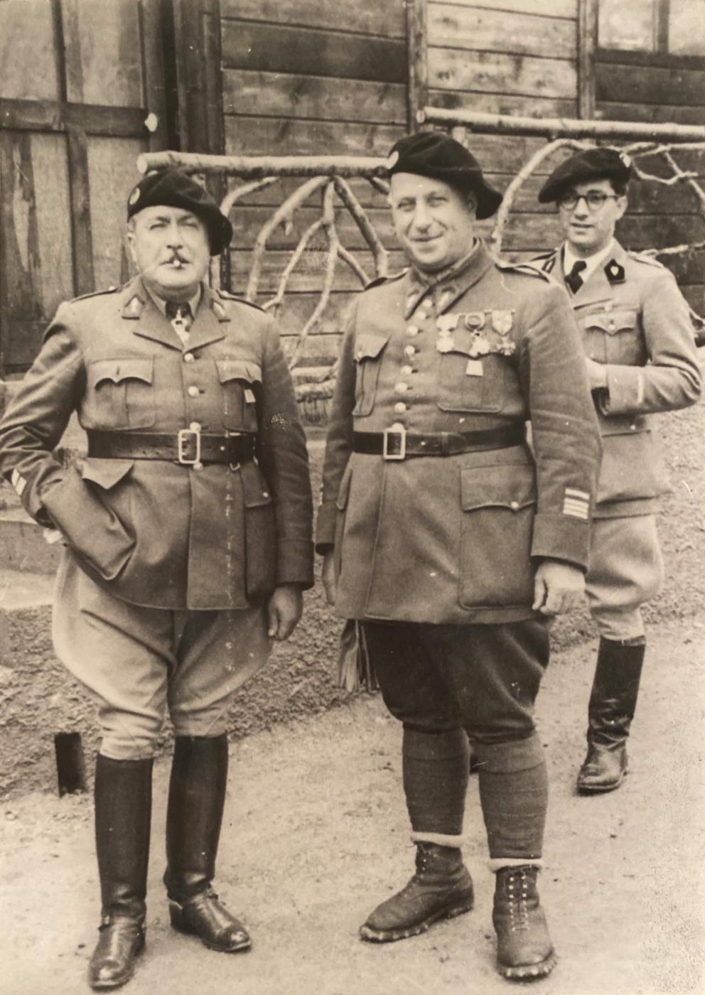 Ligne Maginot - COL DE BRAUS (SOUS-SECTEUR SOSPEL - 40° DBAF) - (PC de Sous-Secteur) - Le  LtCol SAUVAGEON et son Chef d'état major le CB Pauchard 
En arrière plan, le dentiste de la demi brigade