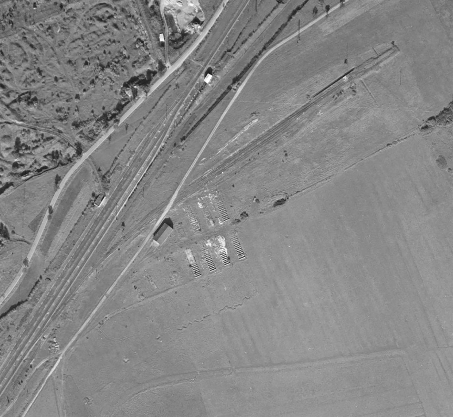 Ligne Maginot - VF60 - ANTENNE VERS LA GARE DE BAZONVILLE - BOULANGE - (RESEAU - Voie 60 - Antenne ou rocade ferroviaire) - GARE DE TRANSBORDEMENT DE BOULANGE
Gare de transbordement de Boulange, tête d'antenne et dépôt du Génie de Ludelange.