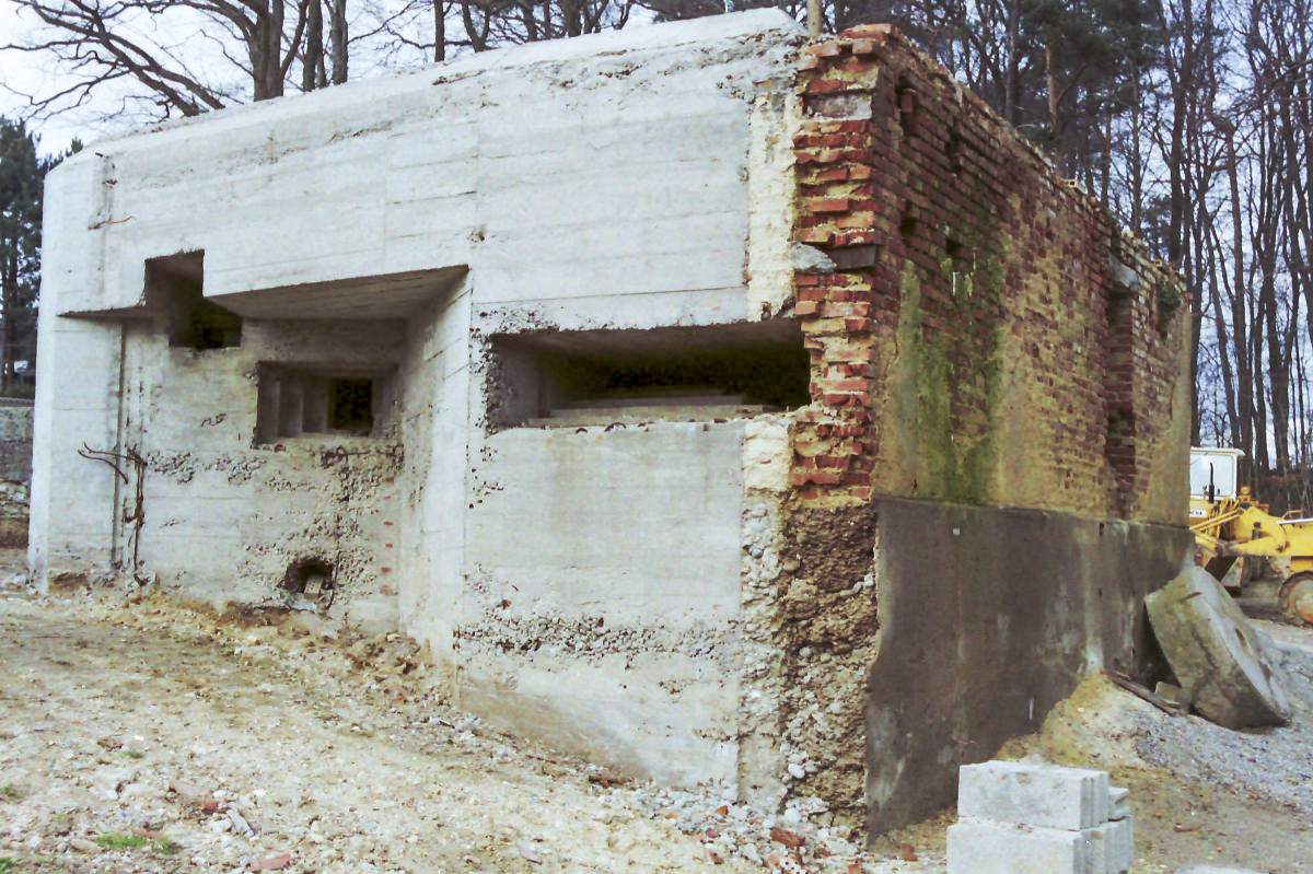 Ligne Maginot - BETTLACH NORD 4 - (Blockhaus pour arme infanterie) - Ouvrage camouflé dans une grange. 
Grange détruite en 1992