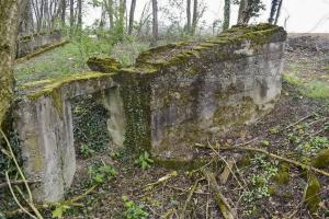 Ligne Maginot - KELLERGRABEN - (Position d'artillerie préparée) - B3 :  Mur nord, sur le dessus emplacement des rondins