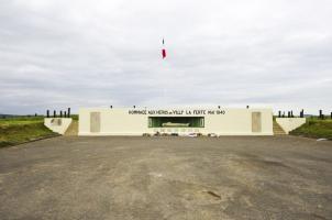 Ligne Maginot - LA FERTE - (Ouvrage d'infanterie) - Monument commémoratif des années 50