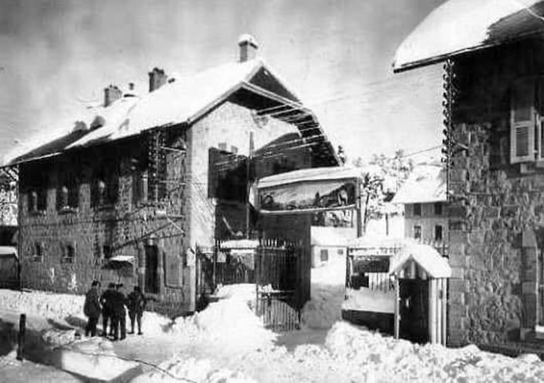 Ligne Maginot - PEIRA CAVA - CASERNE CRENANT (SOUS-SECTEUR AUTHION - 46° DBCA) - (Camp de sureté) - La caserne sous la neige