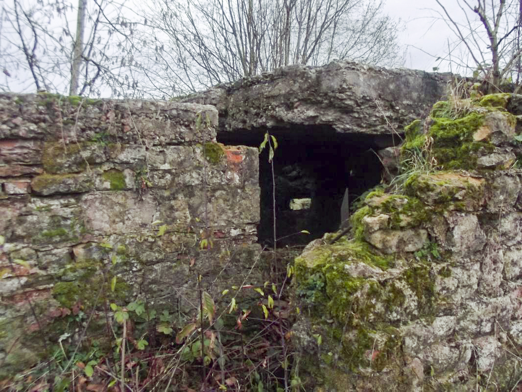 Ligne Maginot - VILLY 4 - MAISON MIART - (Blockhaus pour canon) - Vue de l'entrée extérieure