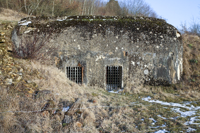 Ligne Maginot - VELOSNES - (Ouvrage d'artillerie) - La cheminée d'évacuation de l'ouvrage, située à proximité de l'entrée mixte.