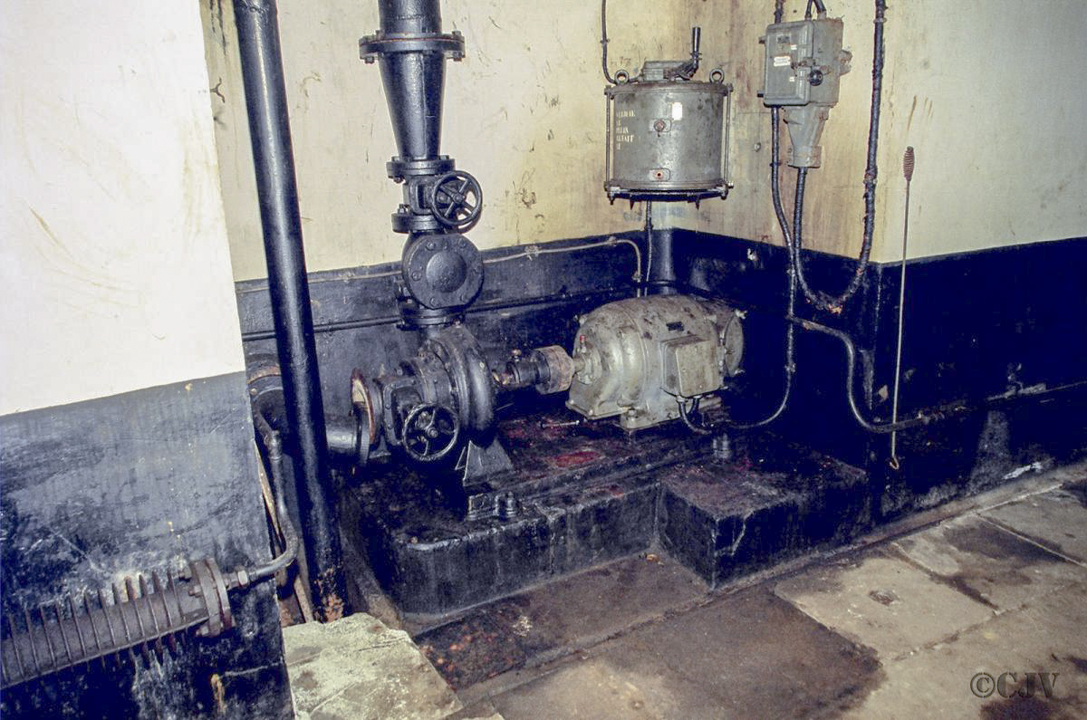 Ligne Maginot - SCHIESSECK - (Ouvrage d'artillerie) - Une pompe du réseau d'incendie