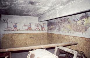 Ligne Maginot - ZIMMING CAMP - (Camp de sureté) - Peinture murale allemande (KG ?) de 1945.
Sous sol d'un bâtiment.
Etat 10/1991