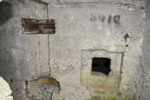 Ligne Maginot - SIERENTZ OUEST 1 (PA DE) - (Blockhaus pour canon) - Créneau de défense du couloir et les réservations pour la porte donnant dans les chambres de tir
