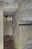 Ligne Maginot - SIERENTZ OUEST 1 (PA DE) - (Blockhaus pour canon) - Couloir de l'entrée des hommes. A gauche glissière des rails pour l'entrée matériel