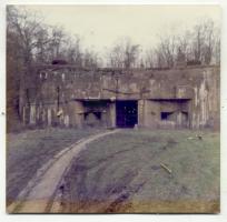 Ligne Maginot - Ouvrage d'artillerie de FERMONT - Entrée Matériel et Munitions, en 1977.
