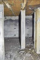 Ligne Maginot - OBERFELD - (Poste de Secours) - Ouverture vers les chambres depuis la salle de soins. Sur les murs du fond les supports de lits.