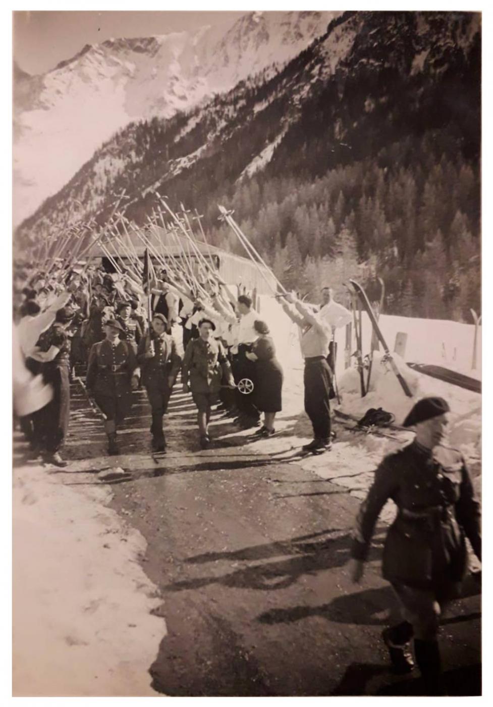 Ligne Maginot - Bataillon alpin de forteresse (70° ?) - Photo d'un bataillon de forteresse, à priori le 70° BAF, prise ) à Peisey-Nacroix