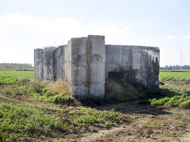 Ligne Maginot - BEF 322 - L'EPINE SUD EST - (Blockhaus pour canon) - Face orientée côté nord-est.