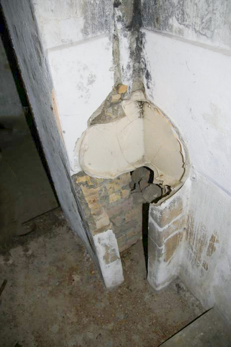 Ligne Maginot - SCHLIERBACH - (Poste de Secours) - Urinoir se trouvant à l’intérieur des WC.
