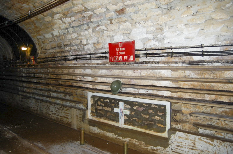 Ligne Maginot - Ouvrage d'artillerie de FERMONT - La tombe provisoire du soldat Piton
Le soldat Florian Piton fut exhumé en 1946 et rendu à sa famille