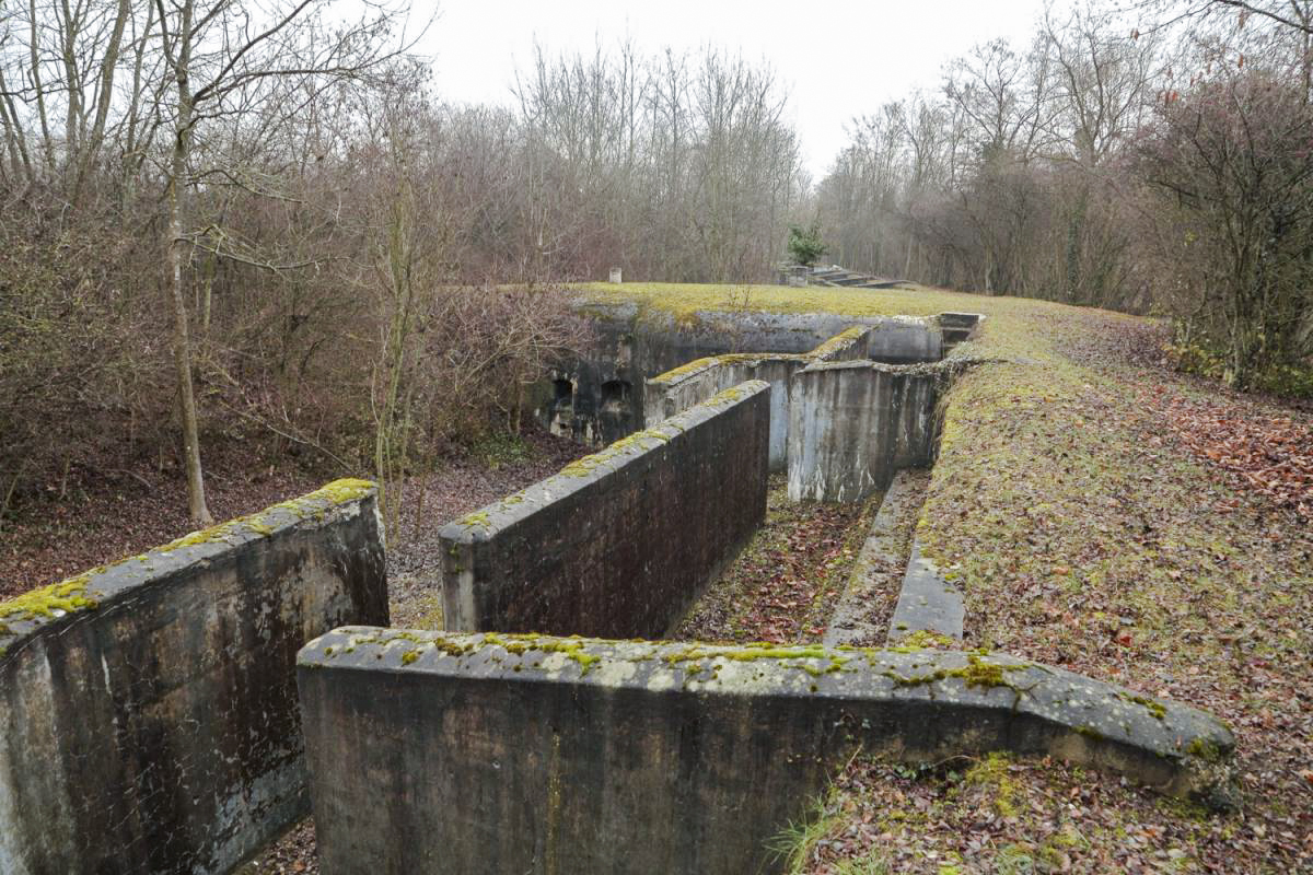 Ligne Maginot - HEITEREN (PC II/28° RIF) - (PC de Quartier) - Le parapet d'infanterie