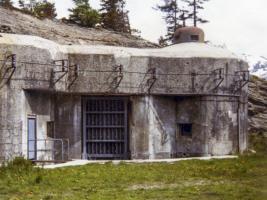 Ligne Maginot - SAPEY - (Ouvrage d'artillerie) - Le bloc d'entrée avec son antenne Radio encore en place en 1980