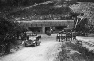 Ligne Maginot - HOCHWALD - (Ouvrage d'artillerie) - Bloc 8, entrée des munitions
Photo prise en 1940