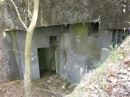 Ligne Maginot - HOCHWALD C3 ( Casemate d'infanterie ) - Chambre de tir basse, la sortie de l'issue de secours dans le fossé