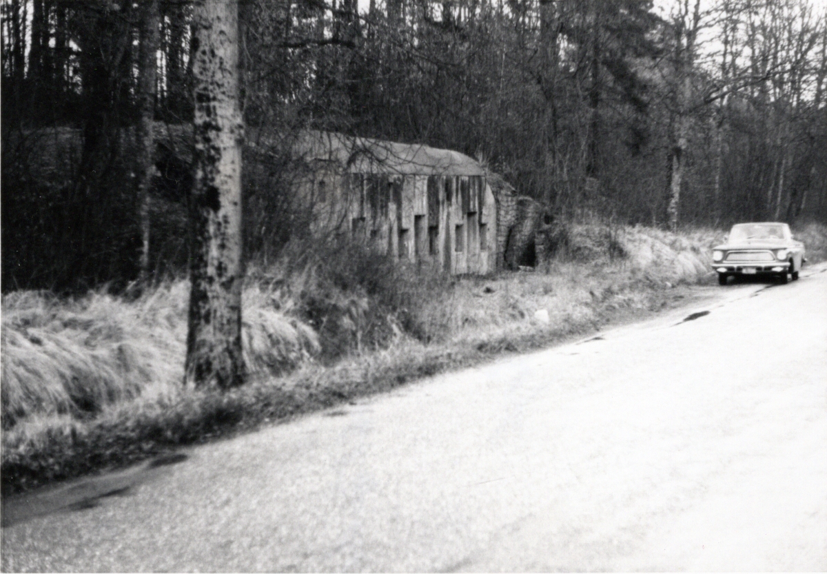 Ligne Maginot - LA LOUVIERE (II/149° RIF) - (PC de Quartier) - Photo prise lors d'une visite de la famille du Sgt américain Bonnie en 1967.