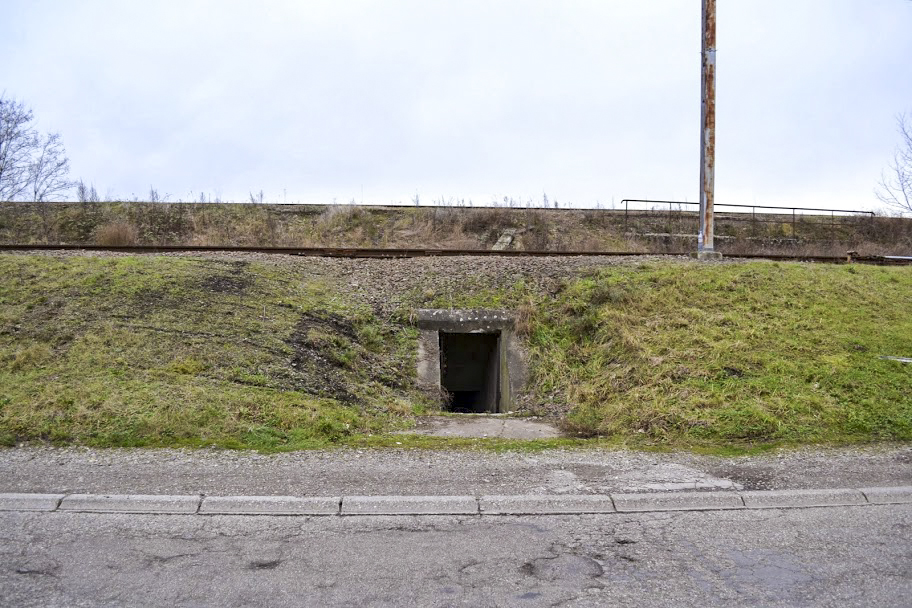Ligne Maginot - Casemate du BASSIN de l'INDUSTRIE - L'entrée de la galerie d'accès passant sous les voies ferrées