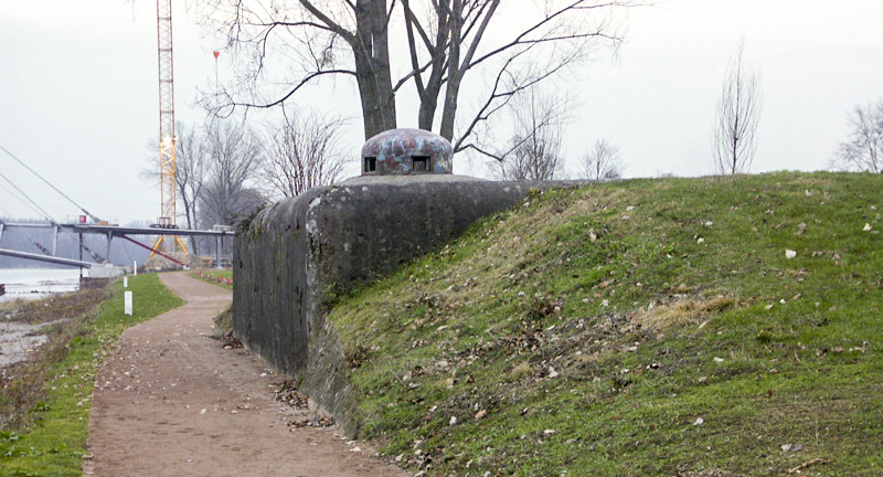 Ligne Maginot - CHAMP DE COURSES - (Casemate d'infanterie - double) - Façade frontal et cloche GFM