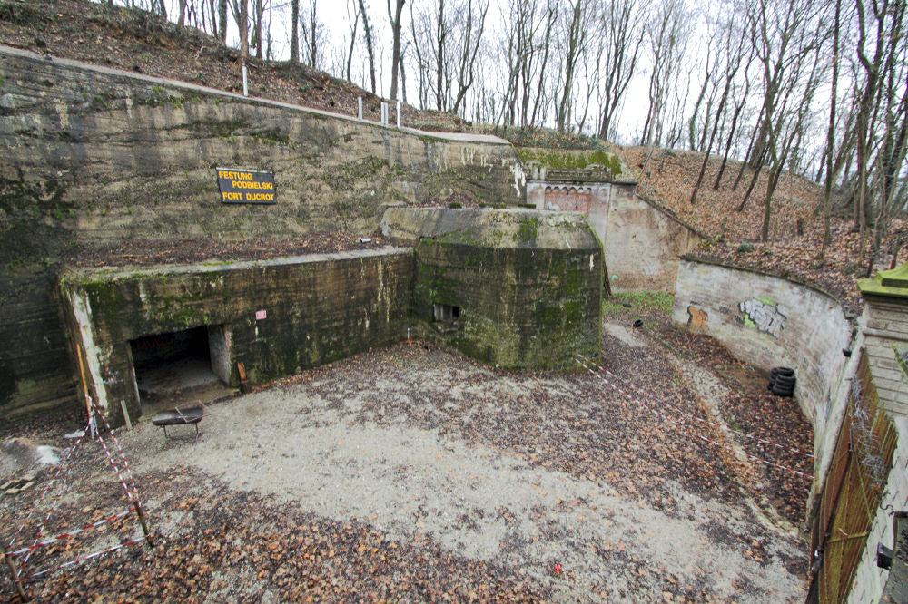 Ligne Maginot - FORT DUCROT - (PC de Secteur) - L'entrée et la caponnière