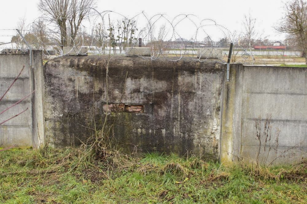Ligne Maginot - ROUTE de NEUHOF Sud ( Blockhaus pour arme infanterie ) - Vue de la façade de tir