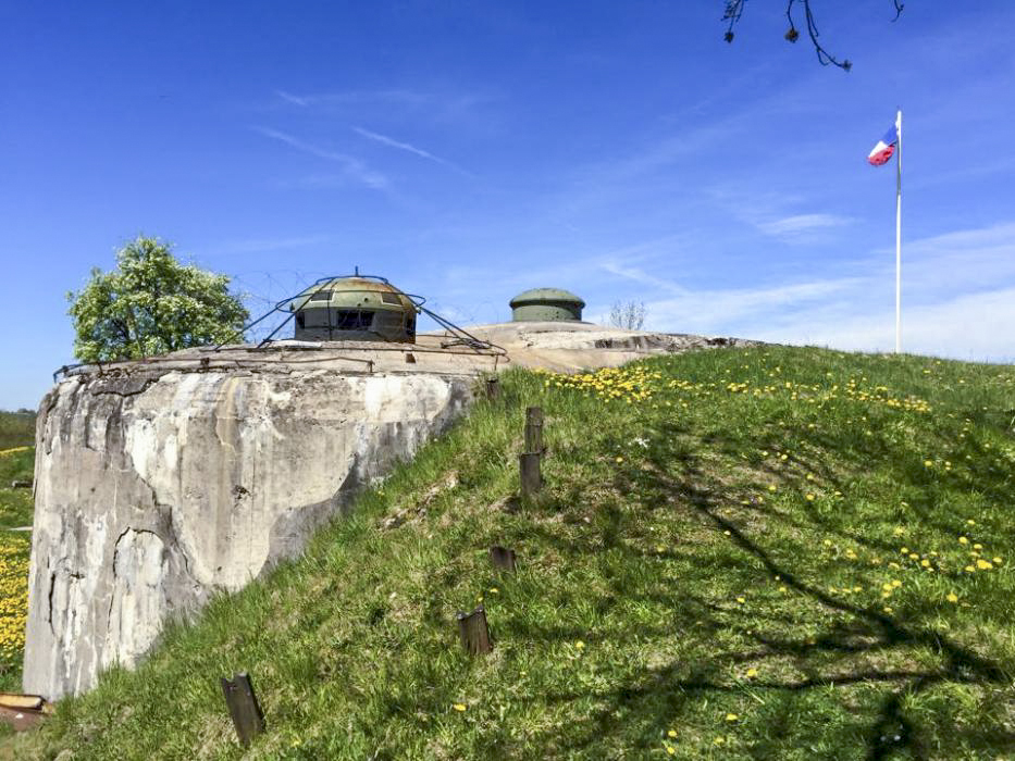 Ligne Maginot - LAUDREFANG - A37 - (Ouvrage d'infanterie) - Bloc 3
Cloche GFM Sud avec son support de camouflage et tourelle de mitrailleuses