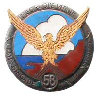 Ligne Maginot - Insigne de la 58° Demi Brigade Alpine de Forteresse (DBAF) - Portant l'inscription 'Digon que vengue' qui signifie 'Dis lui qu'il  vienne'
Fabrication Drago