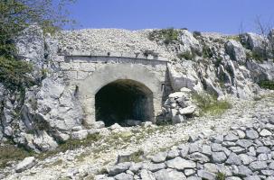 Ligne Maginot - Observatoire du PIC de GARUCHE - Anciens abris à 50 mètres de l'entrée de l'ouvrage