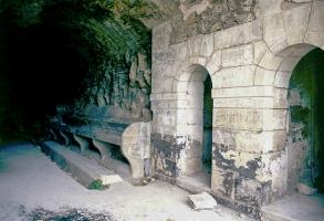 Ligne Maginot - Fort de Tournoux - Les sanitaires.
Noter la construction à moitié réalisée dans le roc