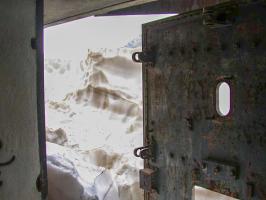 Ligne Maginot - La MOUTIERE (MO) (Ouvrage d'infanterie) - Bloc 1
L'entrée obstruée par la neige (en juin...)
