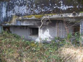 Ligne Maginot - Casemate 27BIS/3 - OBERWEIDT - Détail des seuls créneaux visibles: chambre de tir ouest