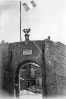 Ligne Maginot - REDOUTE RUINEE - (Ouvrage d'infanterie) - L'avant poste en juillet 1940
Le drapeau français flotte sur le fronton d'entrée