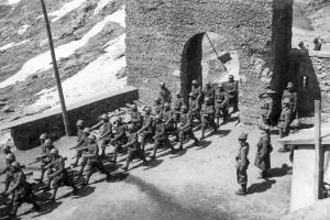 Ligne Maginot - REDOUTE RUINEE - (Ouvrage d'infanterie) - L'avant poste le 02 juillet 1940
L'entrée des troupes italiennes