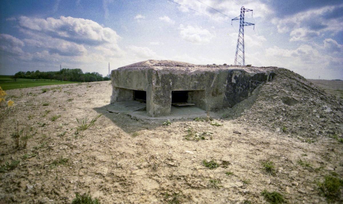 Ligne Maginot - COTE 400 - (Observatoire d'artillerie) - Créneau frontal et latéral gauche
