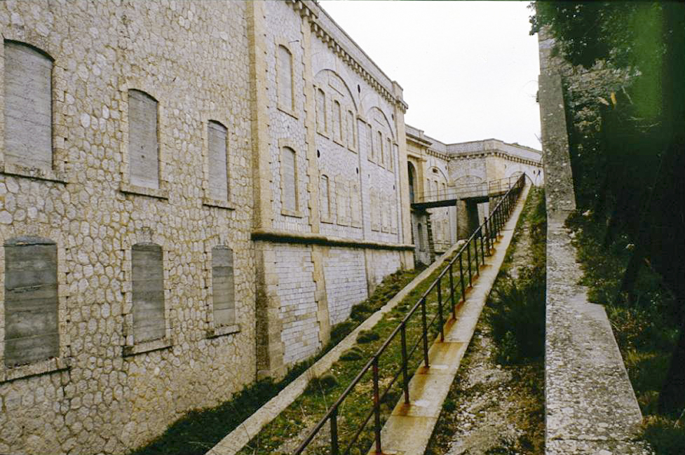 Ligne Maginot - Fort du MONT CHAUVE d'ASPREMONT - Façade de gorge