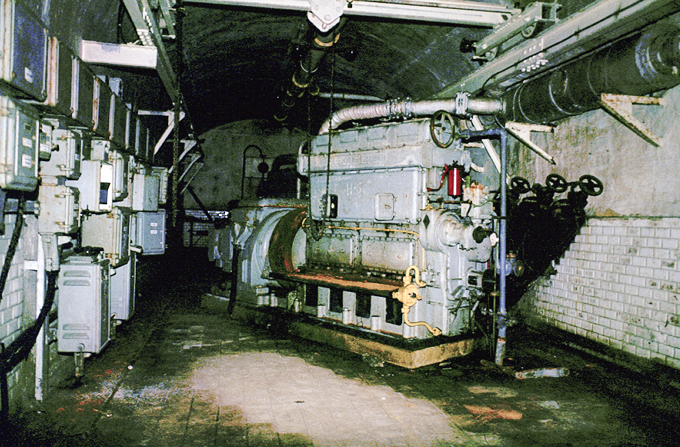 Ligne Maginot - CAP MARTIN - (Ouvrage d'artillerie) - L'usine électrique
Groupes électrogènes à moteurs Renault