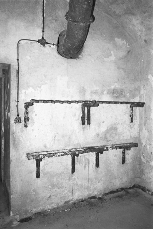 Ligne Maginot - CAP MARTIN - (Ouvrage d'artillerie) - Casernement
Râtelier pour fusils
