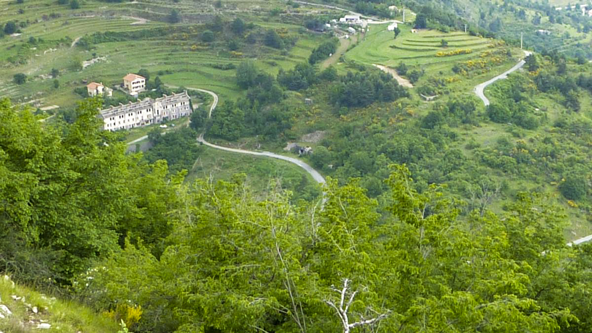 Ligne Maginot - Col de Bruis -Casernement - Casernement vue du Monte Grosso