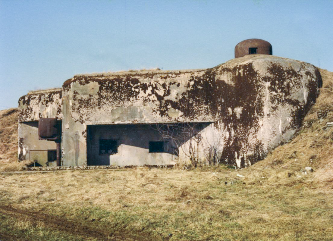 Ligne Maginot - ROUTE D'OTTANGE EST - C31 - (Casemate d'infanterie) - Photo datant des années 80