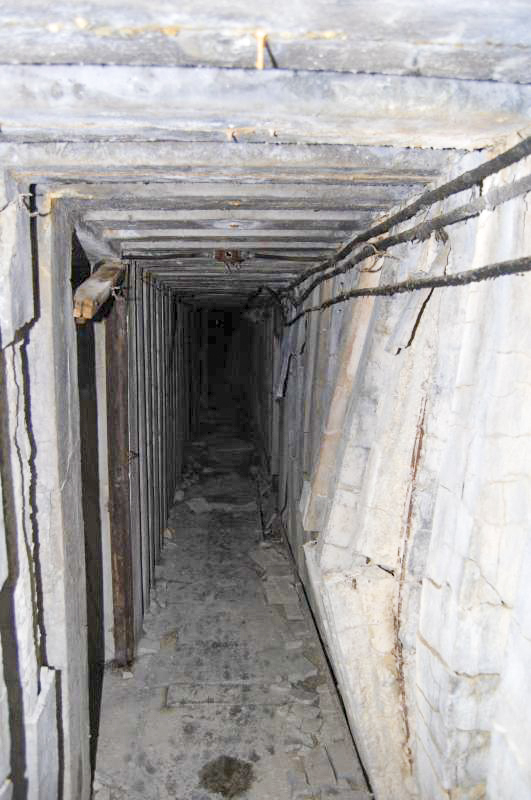 Ligne Maginot - LARCHE (L) - (Ouvrage d'infanterie) - Éboulement du couloir principal chez le magasin aux vivres; 2010
