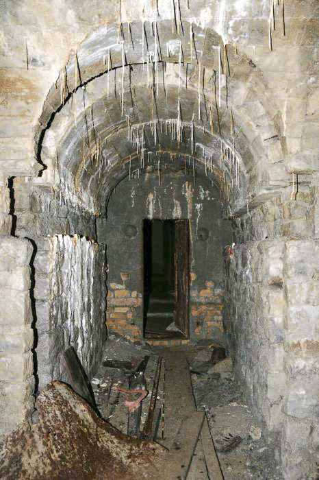 Ligne Maginot - RESTEFOND (Ouvrage d'artillerie) - L'extrémité de la galerie principale
La partie non achevée de l'ouvrage