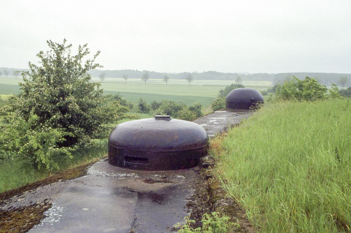Ligne Maginot - BOIS DU FOUR - A5 - (Ouvrage d'infanterie) - Le P.O. en 1991: cloche VDP et GFM Est