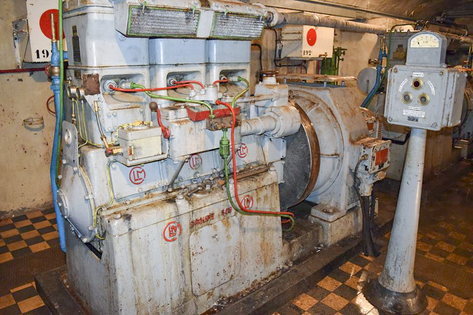 Ligne Maginot - Ouvrage d'artillerie de ROCHE la CROIX - L'usine électrique 
Groupe éléctrogène à moteur CLM 308
