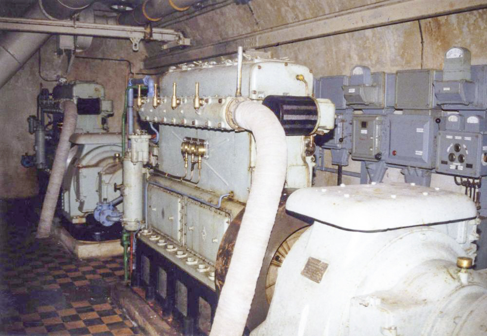 Ligne Maginot - Ouvrage d'artillerie de SAINT-OURS HAUT - L'usine électrique de l'ouvrage avec ses deux groupes électrogènes à moteurs Renault de 77 CV