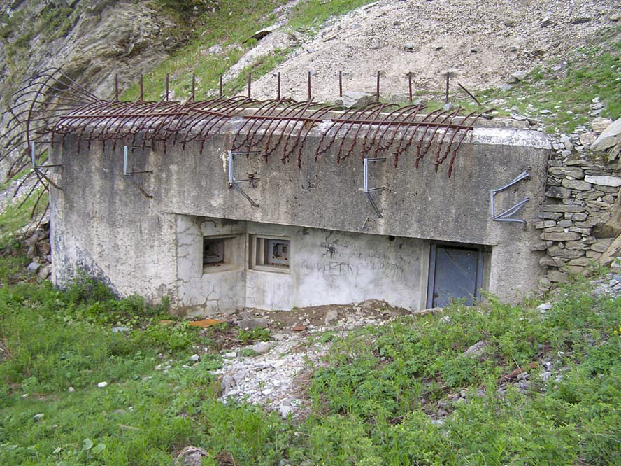 Ligne Maginot - LAVOIR - (Ouvrage d'artillerie) - L'entrée des hommes, en été